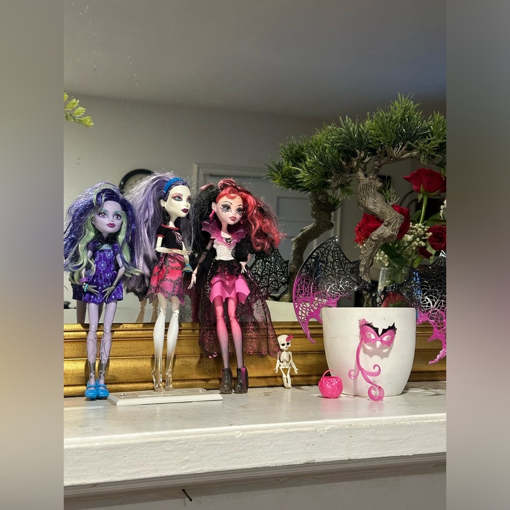 Monster High Dolls Coffin BeanTwyla/Spectra Vondergeist Ghoul Spirit/Draculaura